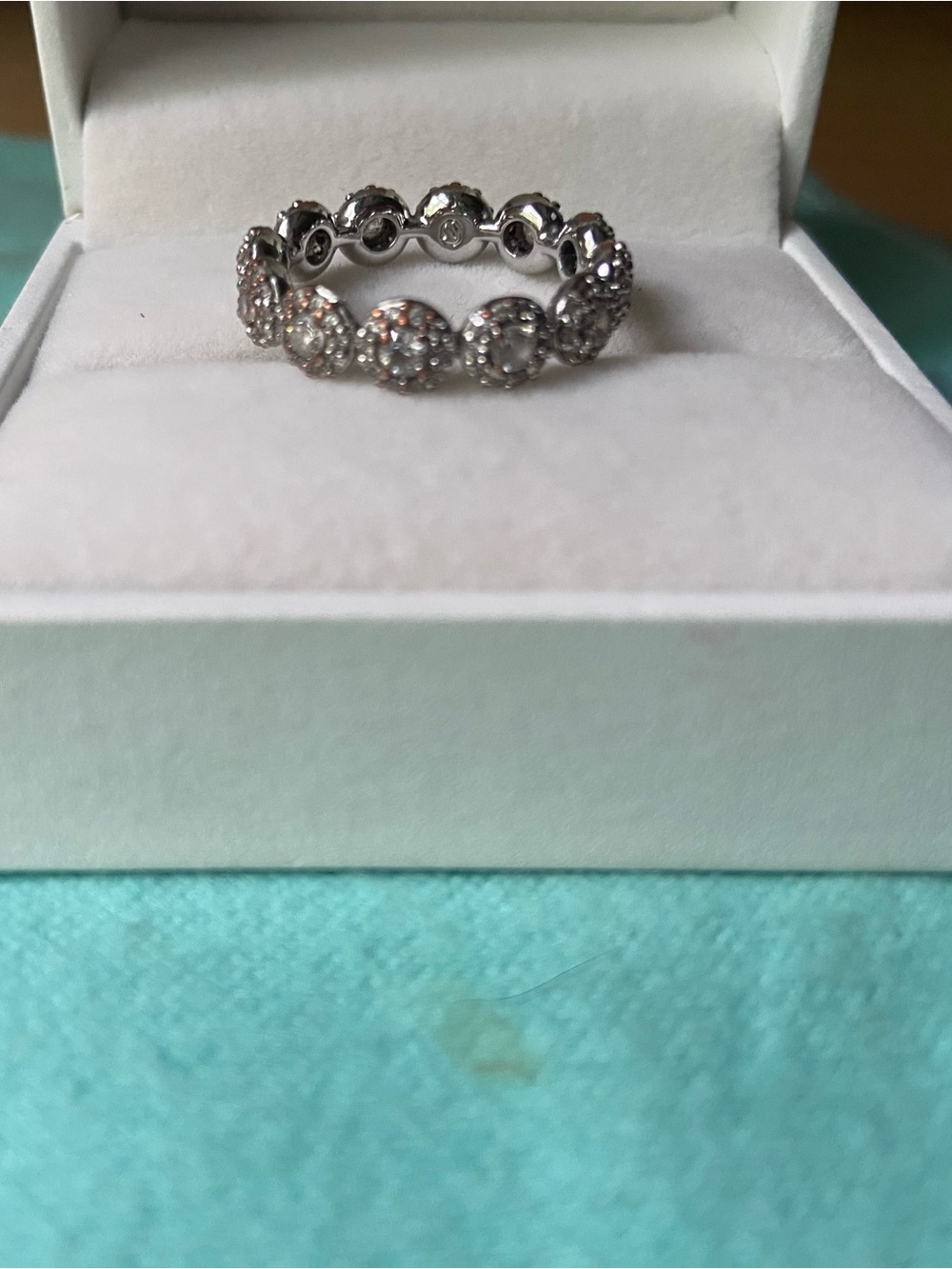 SWAROVSKI Una Angelic ring
Round cut, be Rhodium plated
